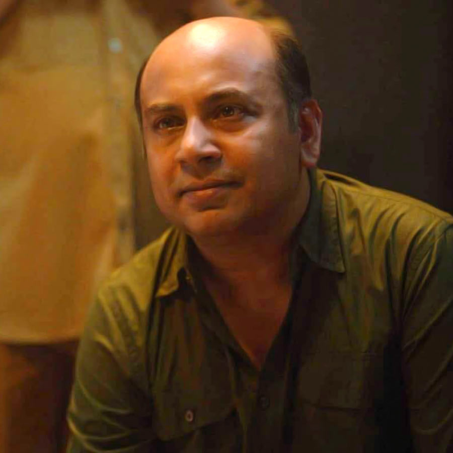 একেন সিরিজ়ে শুটিংয়ের অভিজ্ঞতা ভাগ করে নিলেন অনির্বাণ। 