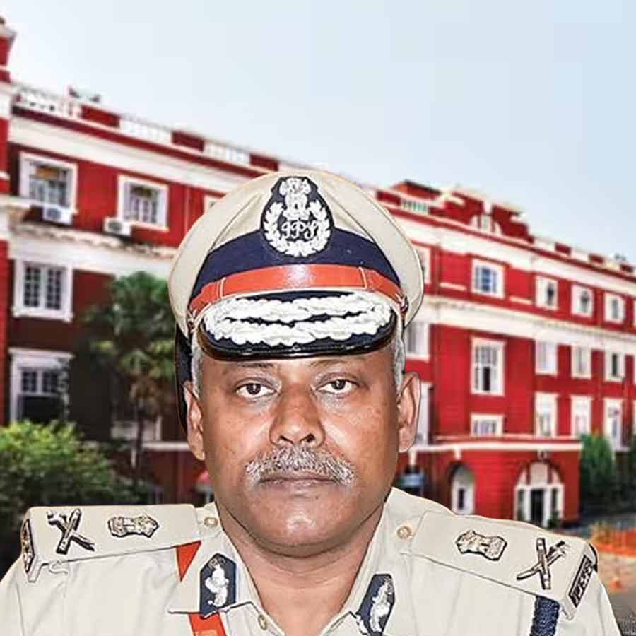 Lalbazar orders timely coordination with local police stations in case of big mishaps in Kolkata dgtl