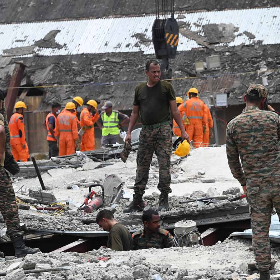 Death toll rises in Taratala godown roof collapse incident dgtl
