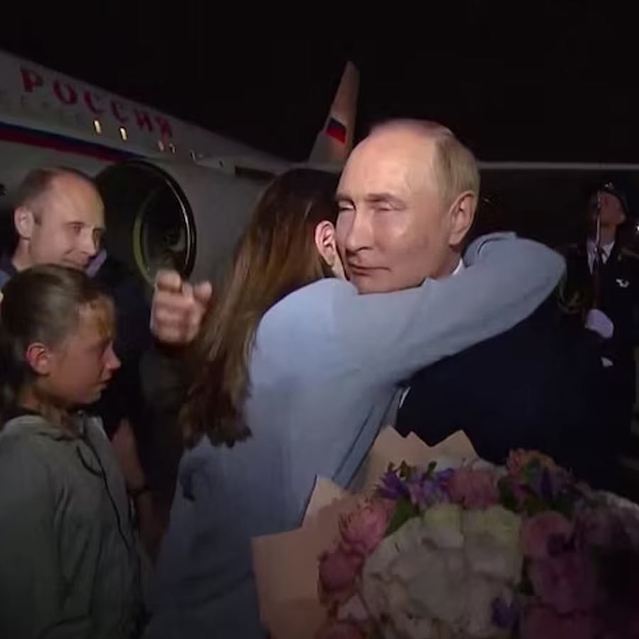 Ex-CIA Officer Reveals How Russia Allegedly Builds Deep-Cover spies From a Young Age