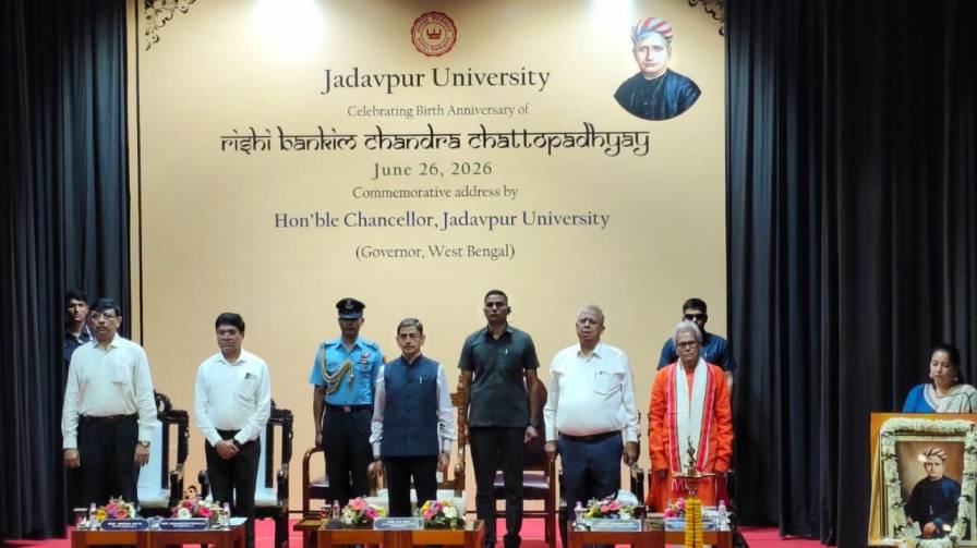 অনুষ্ঠানে রাজ্যপাল আরএন রবি সহ অন্যেরা।