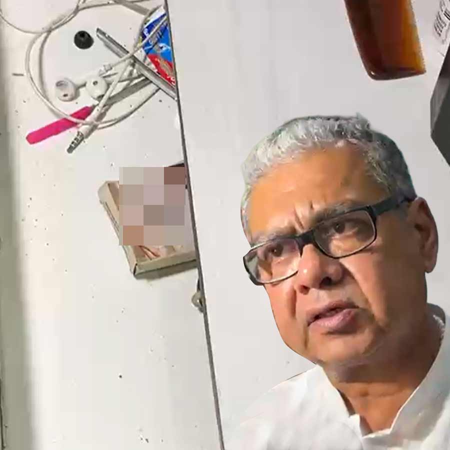 Huge bedroom found in Bidhannagar municipality 35 no ward office, BJP MLA slams dgtld