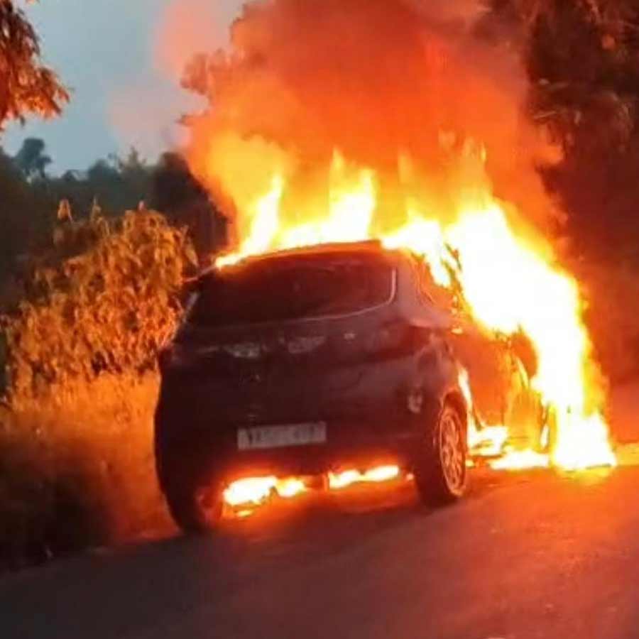 Car engulfed in flames in Debra, examinees came out safely dgtld