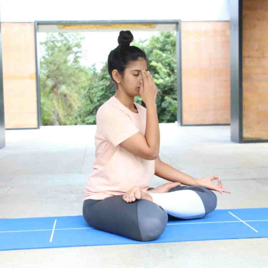 How to Practice Nari Shodhan Pranayam and what are the health benefits