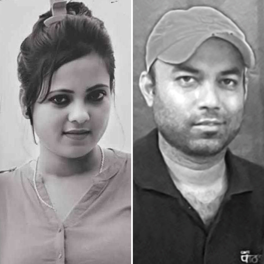 (বাঁ দিকে) মনিকা সরকার এবং তাঁর স্বামী দীপঙ্কর সরকার (ডান দিকে)।