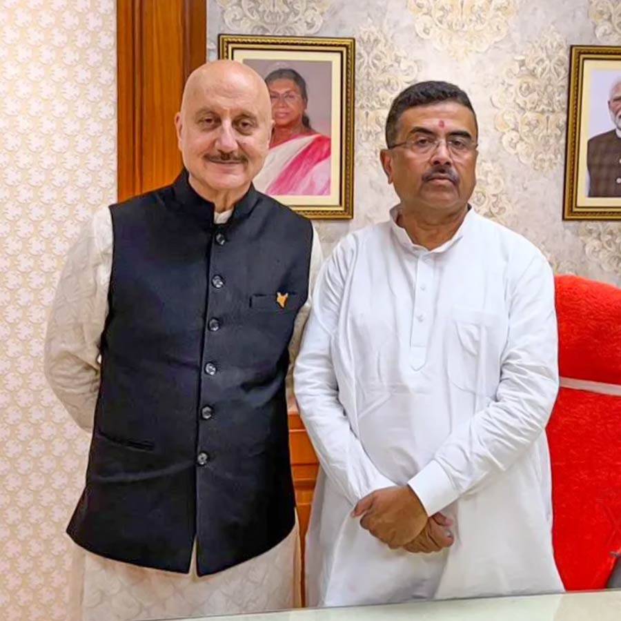 পশ্চিমবঙ্গের মুখ্যমন্ত্রীর সঙ্গে অনুপম খেরের সাক্ষাত।