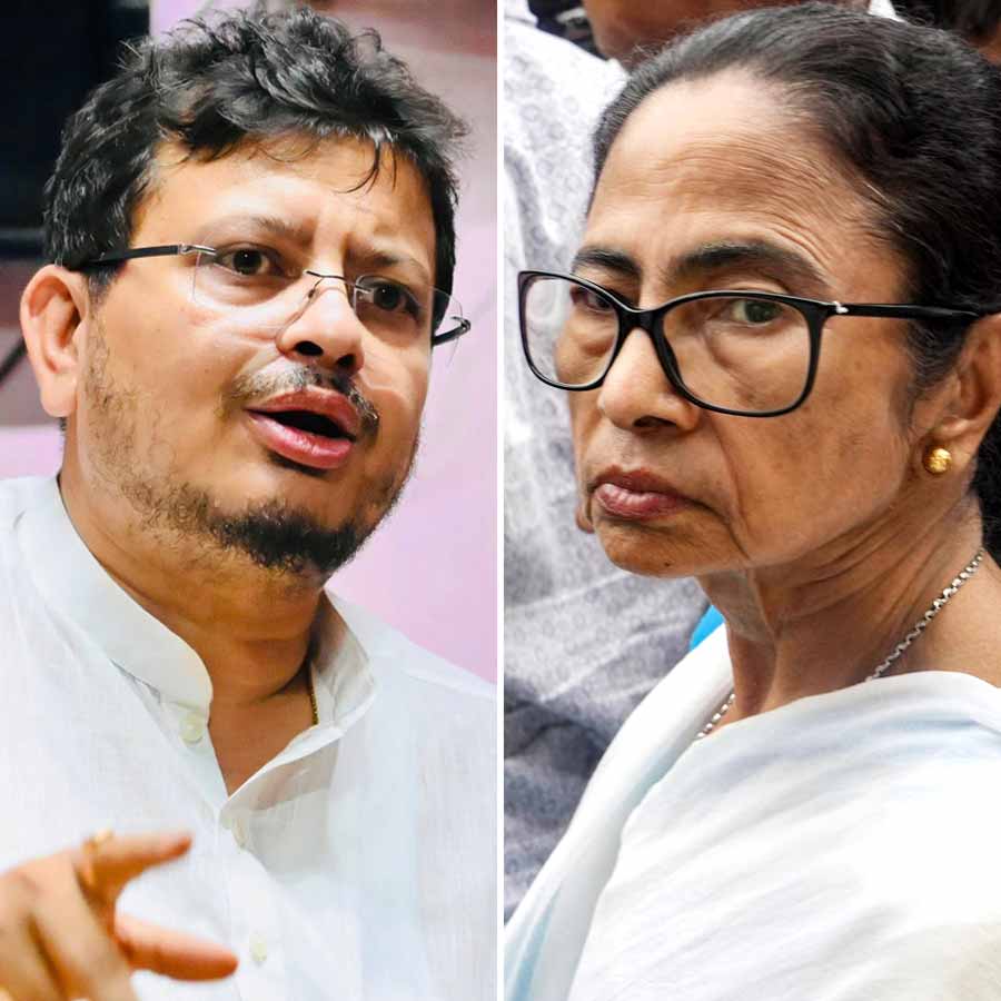 Mamata Banerjee led TMC complained against alleged party symbol and identity forgery by Ritabrata Banerjee and other rebel leaders in two police stations dgtl