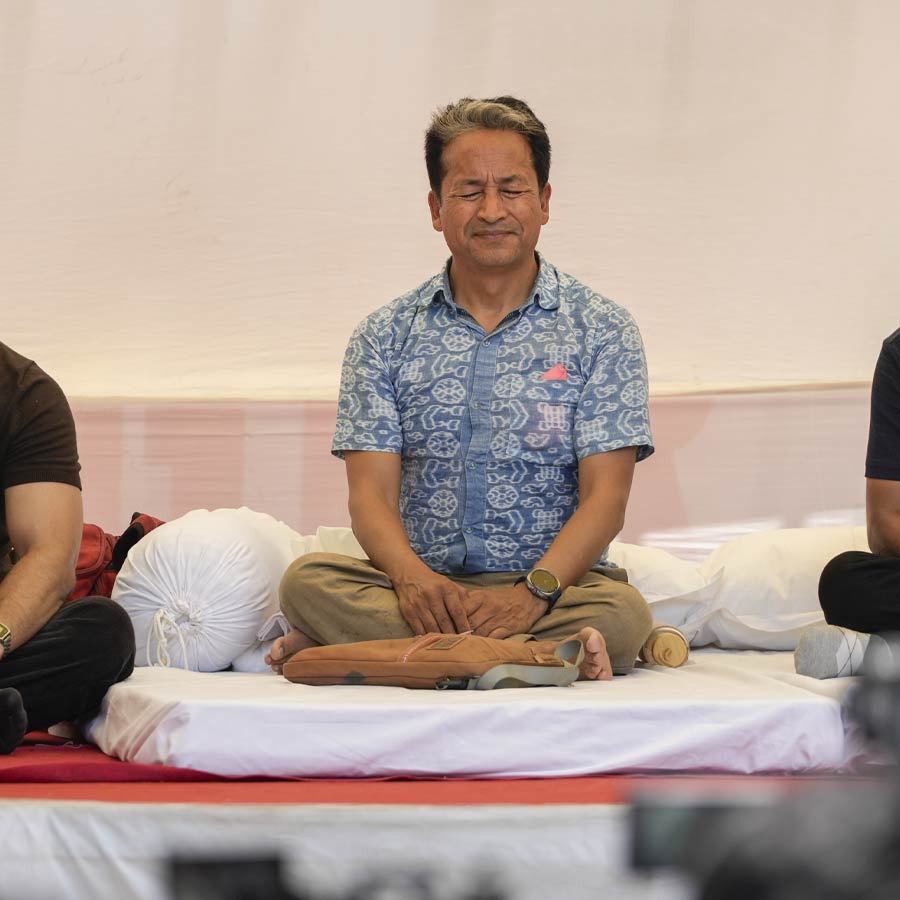 Sonam Wangchuk begins hunger strike at Jantar Mantar for support Cockroach Janata Party\\\\\\\\\\\\\\\'s protest