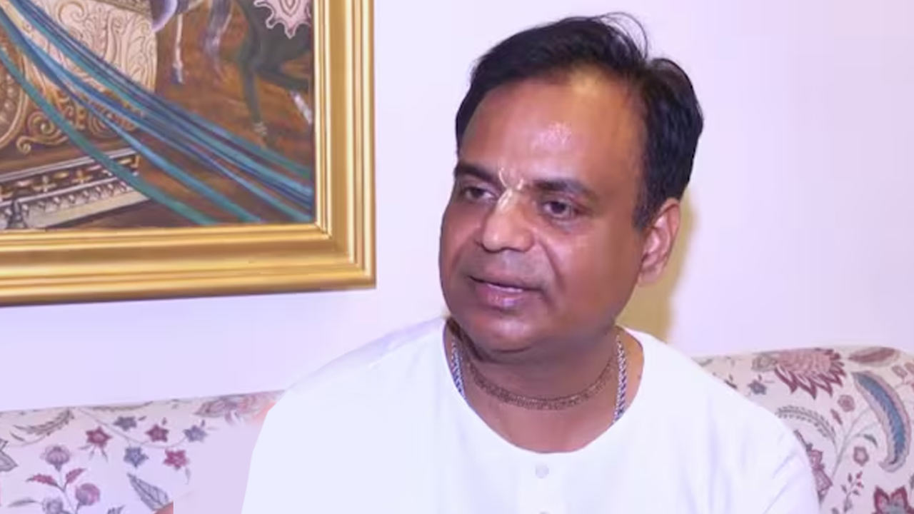 কলকাতা ইসকনের সব দায়িত্ব থেকে সরিয়ে দেওয়া হল রাধারমন দাসকে।
