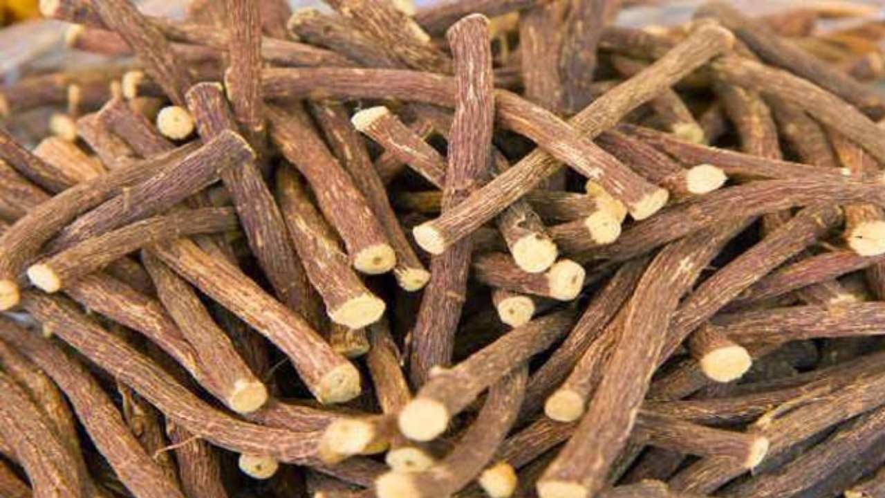 যষ্টিমধুর শিকড়।