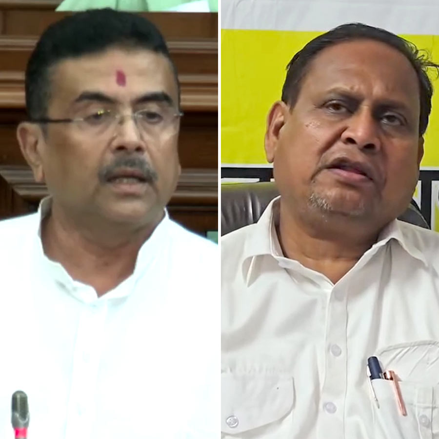 (বাঁ দিকে) শুভেন্দু অধিকারী। হুমায়ুন কবীর (ডান দিকে)।