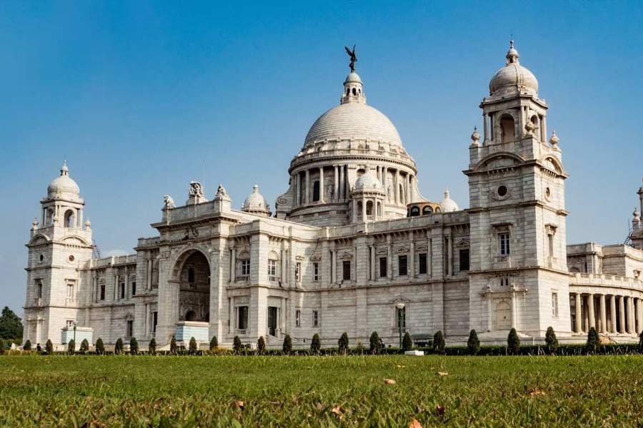 শুধু মন্দির নয়, কলকাতায় দু’দিন থেকে ভিক্টোরিয়া মেমোরিয়াল এবং সূর্যাস্তের সময় হুগলি নদীর বুকে ক্রুজ়েও ঘোরানো হবে।