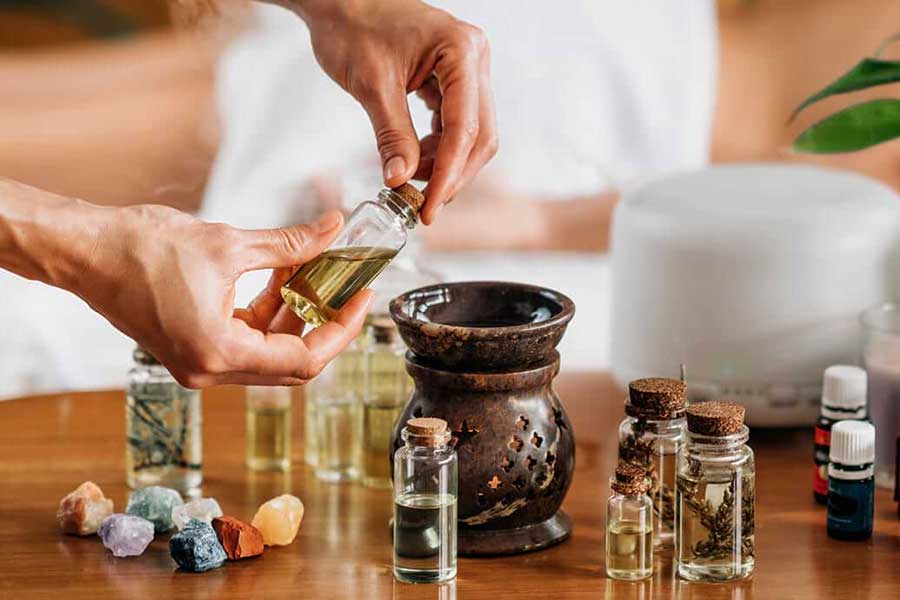 সুগন্ধ দিয়ে চিকিৎসা কী ভাবে হয়?