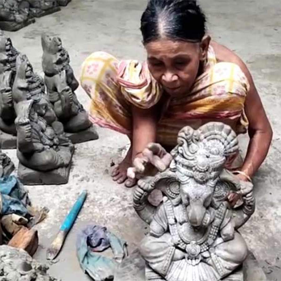 Concern rises among clay artisans of Bardhaman due to crisis and rising of raw material costs