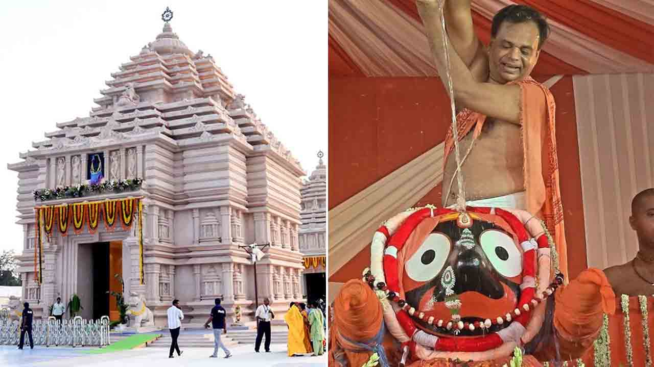 দিঘার জগন্নাথ মন্দিরে স্নানযাত্রায় রাধারমণ দাস। সোমবার।