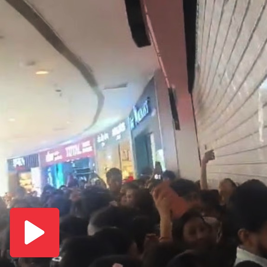 Video captures chaos at Malad’s Infiniti mall after massive crowd gathers for one rupee clothing sale goes viral dgtl