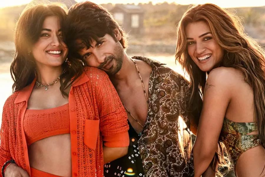 শাহিদের সদ্য মুক্তি পাওয়া ‘ককটেল ২’ ছবিতে তাঁর ফিটনেস আর সুঠাম চেহারা আবার নজর কেড়েছে অনুরাগীদ‌ের।