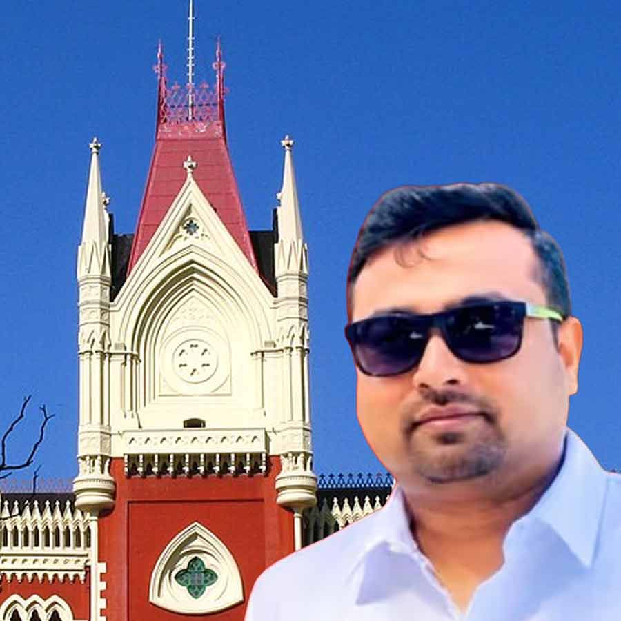 Calcutta High Court rejected the plea for an urgent hearing in the case involving Abhishek Banerjee\\\'s personal assistant, Sumit Roy