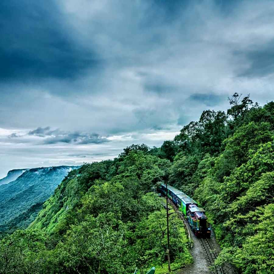 সবুজের টানে চলুন মাথেরন।