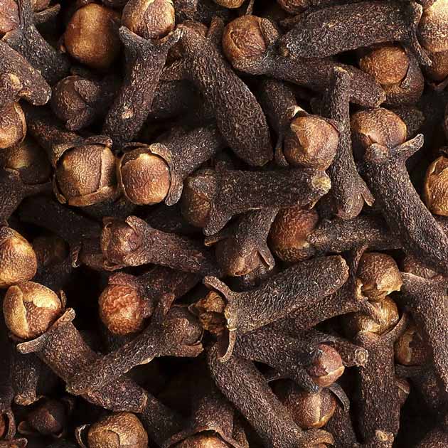 লবঙ্গ: রক্তে সুগারের মাত্রা ঠিক রাখার জন্য লবঙ্গ খুব উপকারী। কিন্তু কোনও কিছুই অতিরিক্ত ভাল নয়। মাত্রাতিরিক্ত লবঙ্গ খেলে রক্তে শর্করার মাত্রা অস্বাভাবিক ভাবে কমে যেতে পারে। ডায়াবিটিসে ভোগা ব্যক্তিদের ক্ষেত্রে তাই সতর্ক থাকা প্রয়োজন এই মশলাটি নিয়ে। নয়তো রক্তে হঠাৎ সুগারের মাত্রা কমে গেলে বা হাইপোগ্লাইসেমিয়া হয়ে গেলে প্রাণহানির ঝুঁকিও থাকতে পারে। তাই দিনে ২-৪টি টুকরোর বেশি লবঙ্গ না খাওয়াই শ্রেয়।