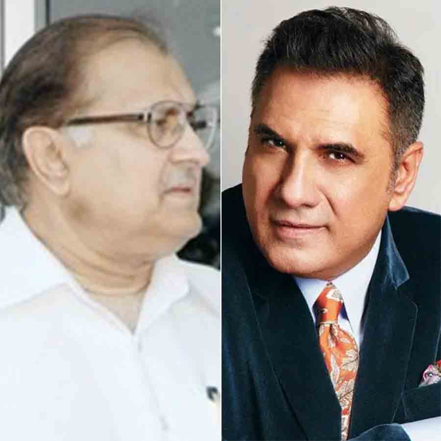 বাবা (বাঁ দিকে) চণ্ডী গঙ্গোপাধ্যায় সম্ভবত বোমান ইরানি (ডান দিকে)।