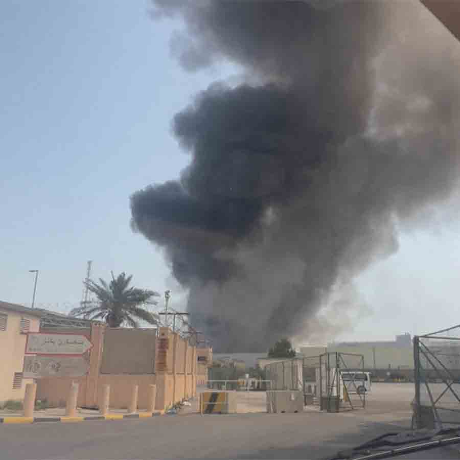 বাইরাইনে মার্কিন সেনাঘাঁটিতে ইরানের ক্ষেপণাস্ত্র হামলা। ছবি: রয়টার্স।