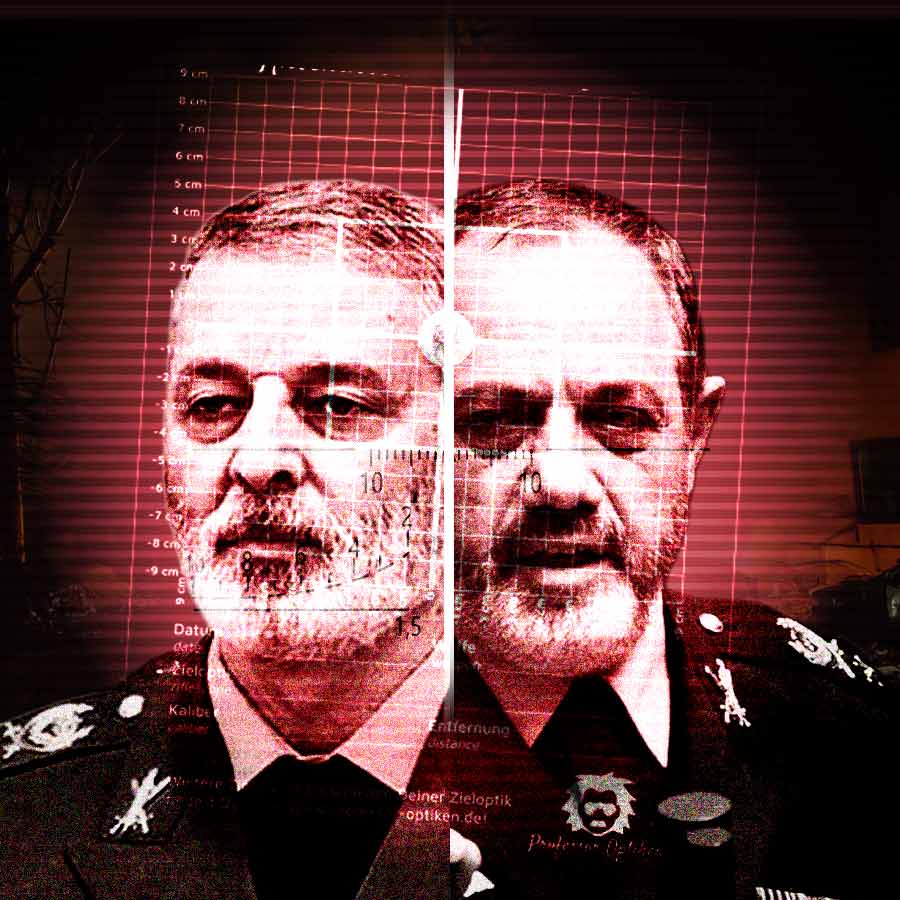 (বাঁ দিকে) ইরানের সেনাপ্রধান আব্দুল রহিম মৌসাভি এবং প্রতিরক্ষামন্ত্রী আমির নাসিরজ়াদা (ডান দিকে)।