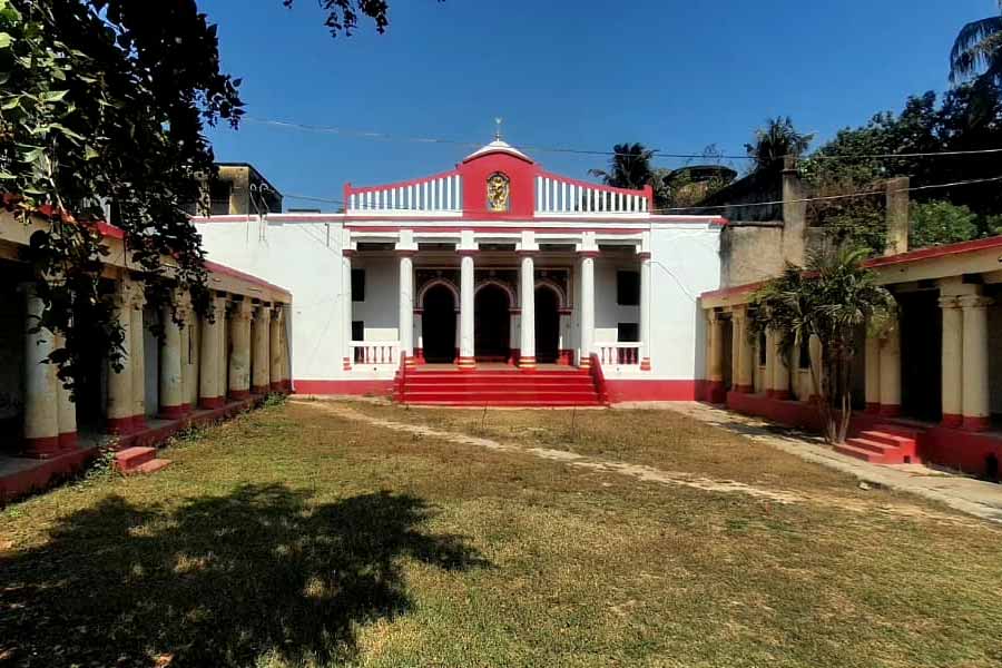 সেন বাড়ির দুর্গা দালান। 