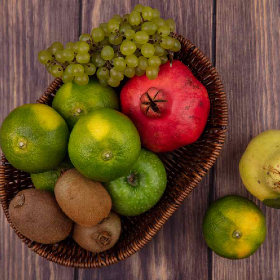 চেনা ফলের মধ্যে ফাইবার বেশি কোনটিতে। রইল তালিকা।