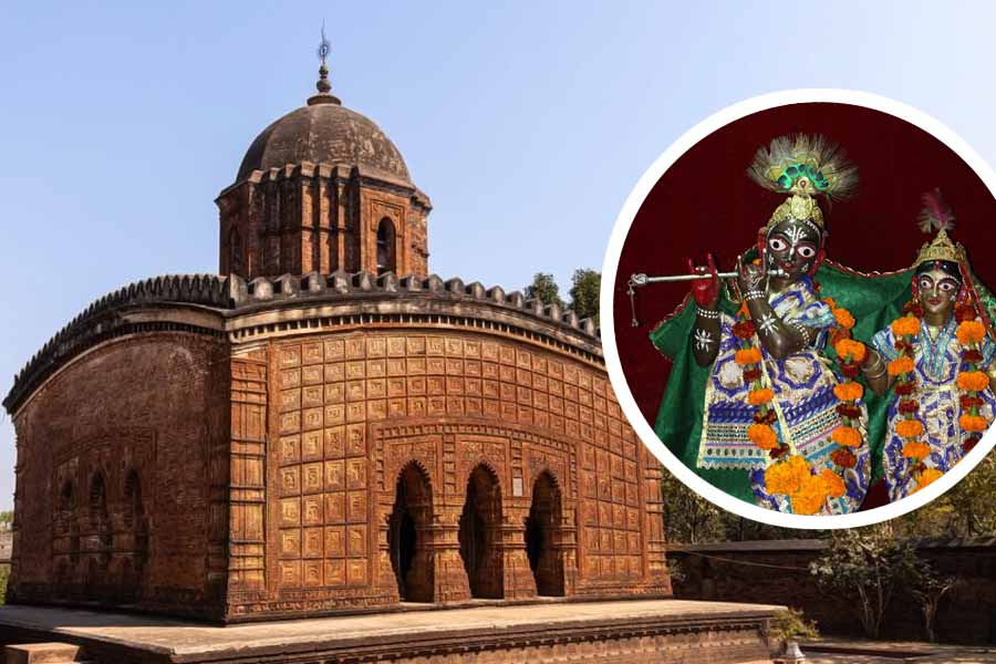 মদনমোহন মন্দিরে প্রতি বছর দোলৎসব হয়। পরদিন হয় শোভাযাত্রা।