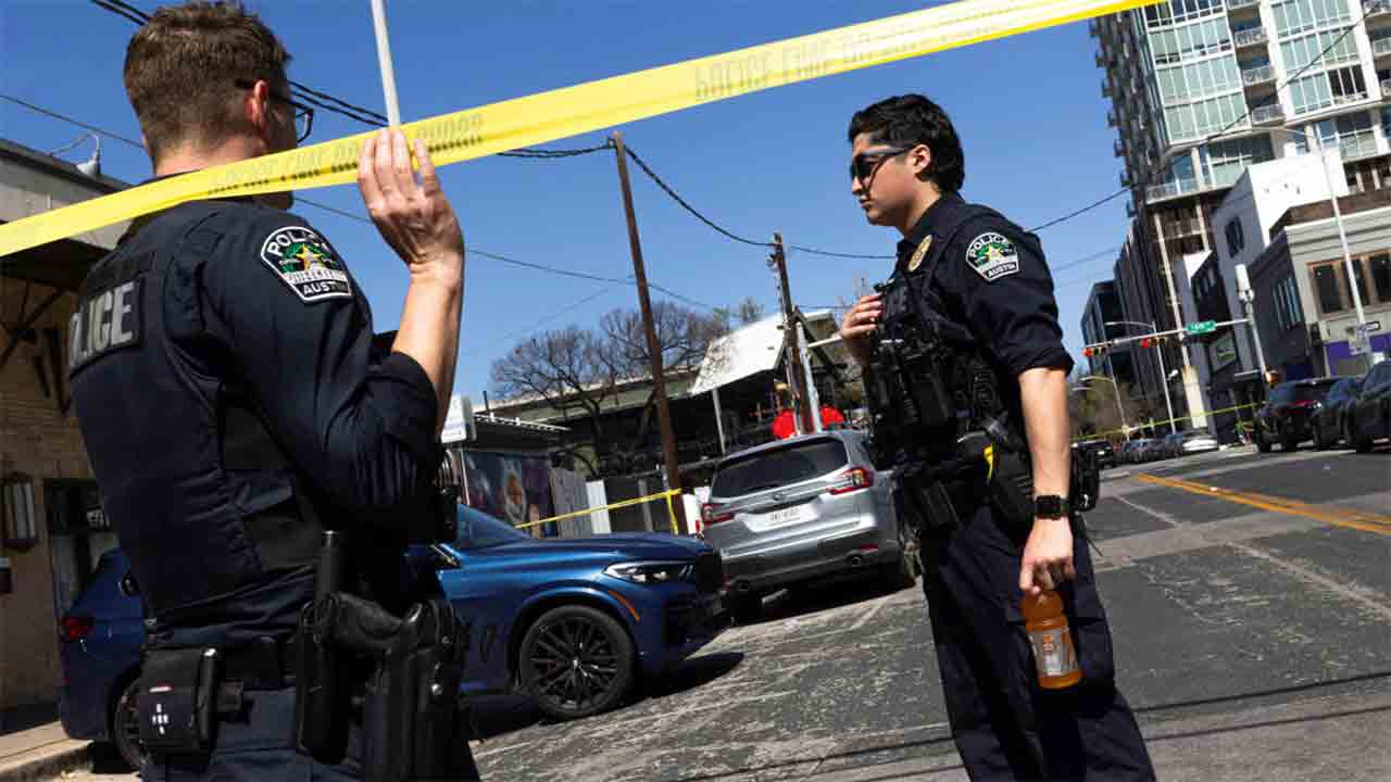 ঘটনাস্থলে পুলিশ।