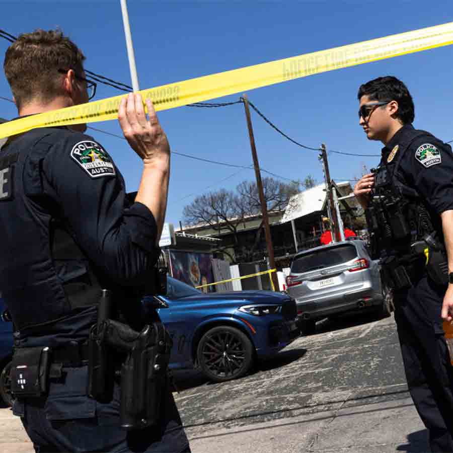 ঘটনাস্থলে পুলিশ।