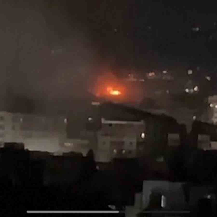 ইজ়রায়েলি হানার পর লেবাননের রাজধানী বেইরুটের অবস্থা।