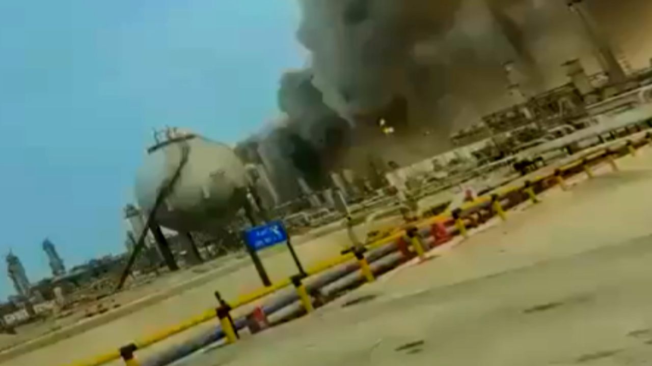 সৌদি আরবের তেল পরিশোধনাগারে ইরানের ড্রোন হামলা।