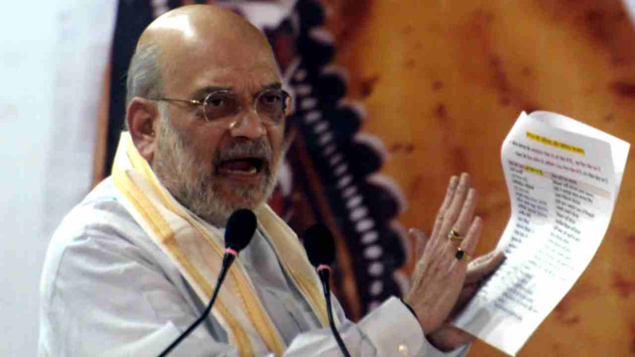 Amit Shah turns Parivartan Yatra platform into semi-manifesto announcement, Bunch of promises for employees and would be employees