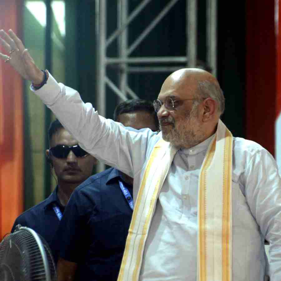 Amit Shah turns Parivartan Yatra platform into semi-manifesto announcement, Bunch of promises for employees and would be employees