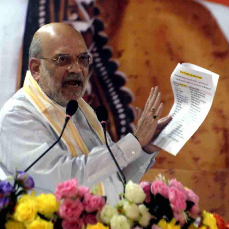 Amit Shah turns Parivartan Yatra platform into semi-manifesto announcement, Bunch of promises for employees and would be employees