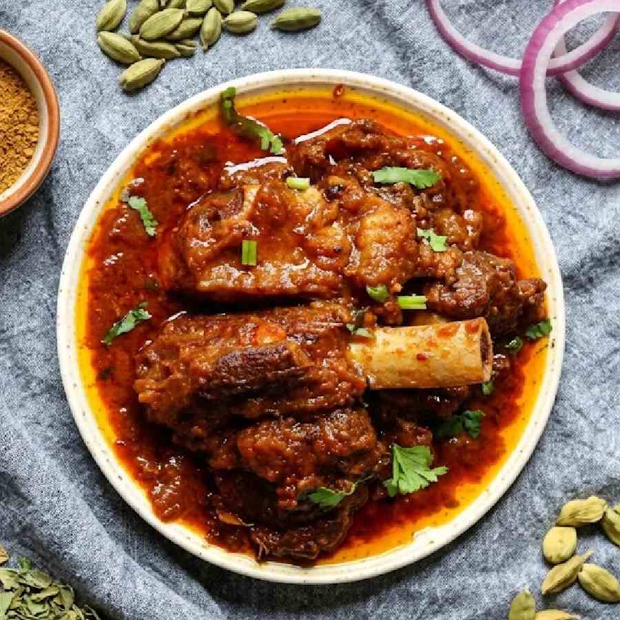 মটন মনোহারী দিয়েই জমবে দোলের ভূরিভোজ।