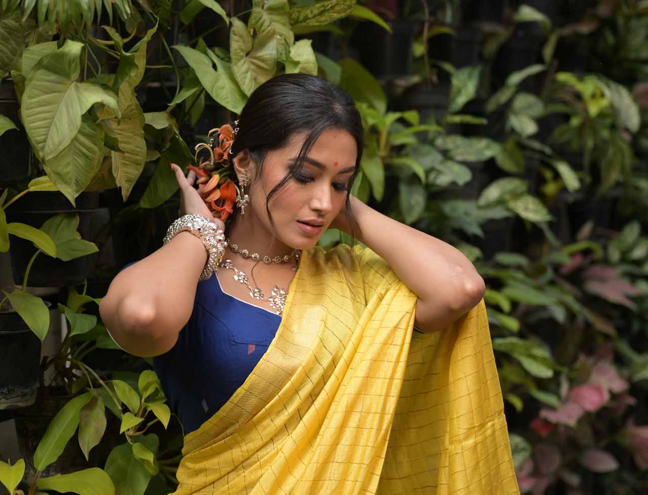 হাওড়ার তথ্যবিজ্ঞানীর সঙ্গে প্রেম ও বিয়ে তাসনিয়ার। স্বামীর সঙ্গে সময় কাটাতে, বসন্ত উপভোগ করতে কখনও কখনও ইংল্যান্ডের বার্মিংহামেও পাড়ি দেন তিনি। কর্মসূত্রে স্বামী সেখানেই থাকেন। কিন্তু বসন্ত মানেই যে কেবল প্রেম— এই ধারণায় বিশ্বাসী নন তাসনিয়া। তাঁর জীবন আবর্তিত হয় মূলত কাজ ঘিরেই। তবে তাঁর ২৪ ঘণ্টার সঙ্গী হল গান। অভিনেত্রী না হলে তাসনিয়া গায়িকাই হতেন। কিন্তু ভাগ্য তাঁকে নিয়ে এসেছে অভিনয়ের জগতে। বসন্তের সঙ্গে তাল মিলিয়ে গানের ছন্দেই চলছে তাঁর কাজকর্ম, সাজগোজ আর ছবি তোলা।