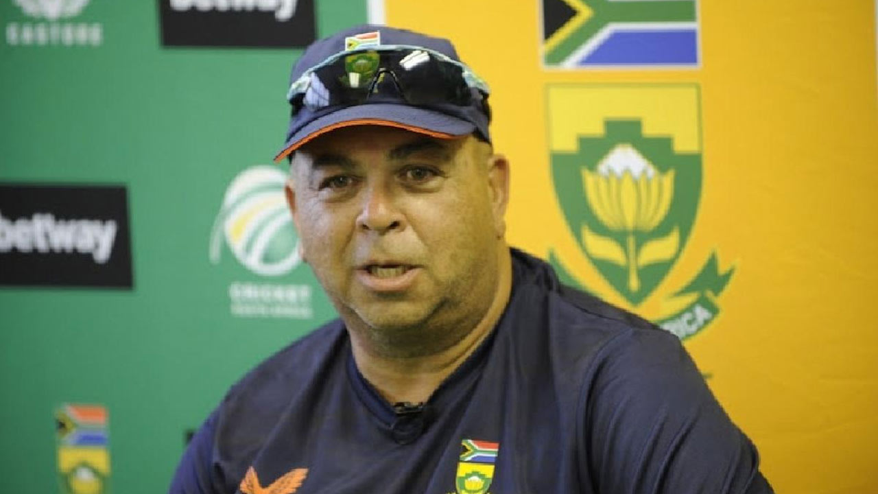 দক্ষিণ আফ্রিকার কোচ শুকরি কনরাড।