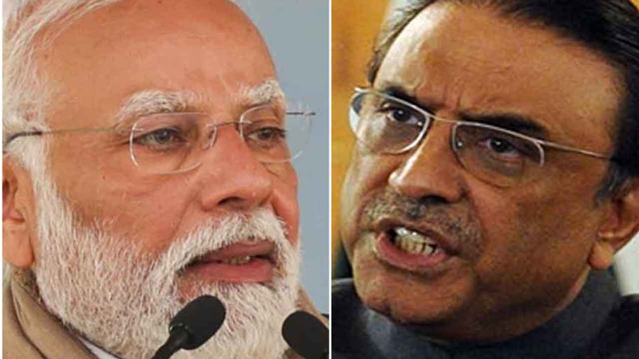 (বাঁ দিকে) নরেন্দ্র মোদী এবং আসিফ আলি জ়ারদারি (ডান দিকে)।