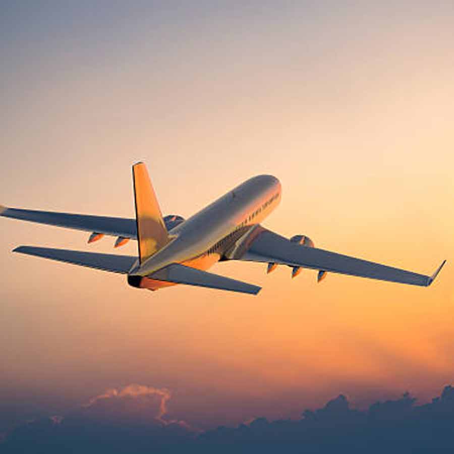 বিমান পরিষেবা চালু হলেও অনিশ্চয়তা কাটেনি।