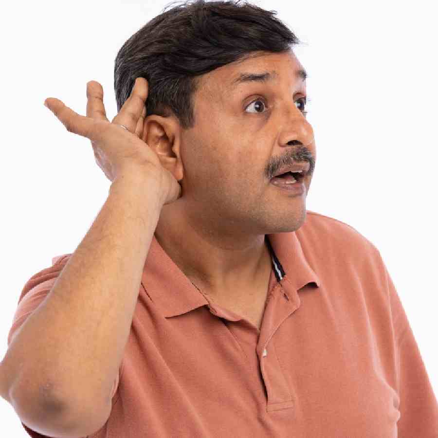 অল্পবয়সেই কানে কম শুনছেন?