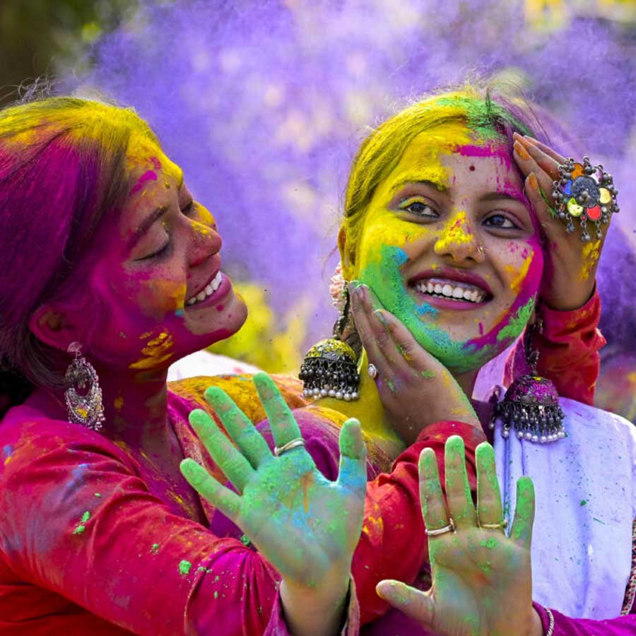 Dermatologists warn about dangers of synthetic colours on Holi, share post-holi skin care tips