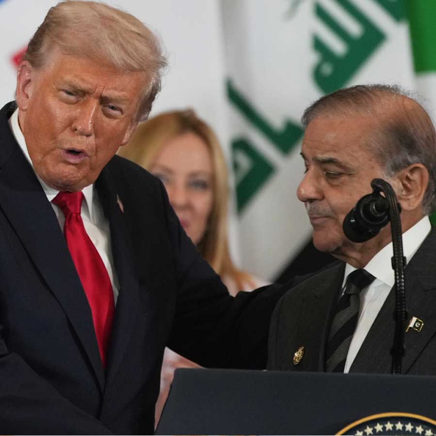 (বাঁ দিকে) ডোনাল্ড ট্রাম্প এবং শাহবাজ় শরিফ (ডান দিকে)।