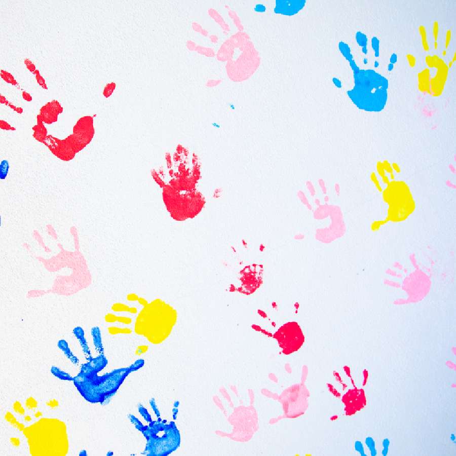 ঘরের দেওয়ালে দোলের রং লাগলে কী ভাবে পরিষ্কার করবেন?