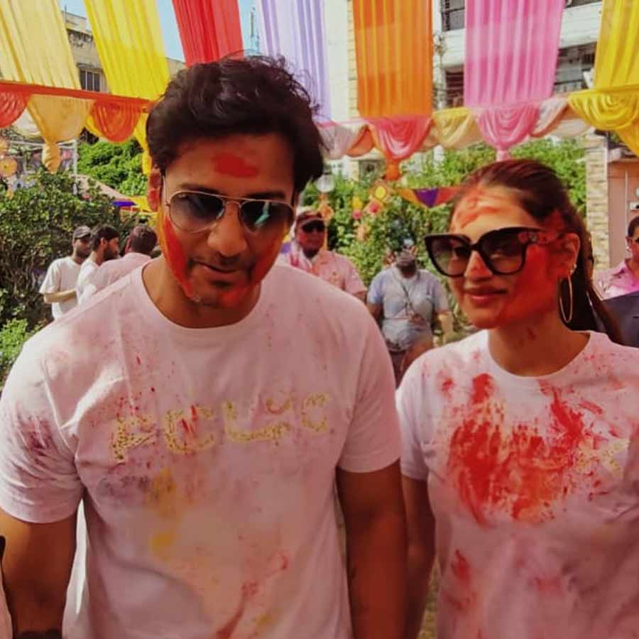 আবিরে রাঙা যশ-নুসরত।