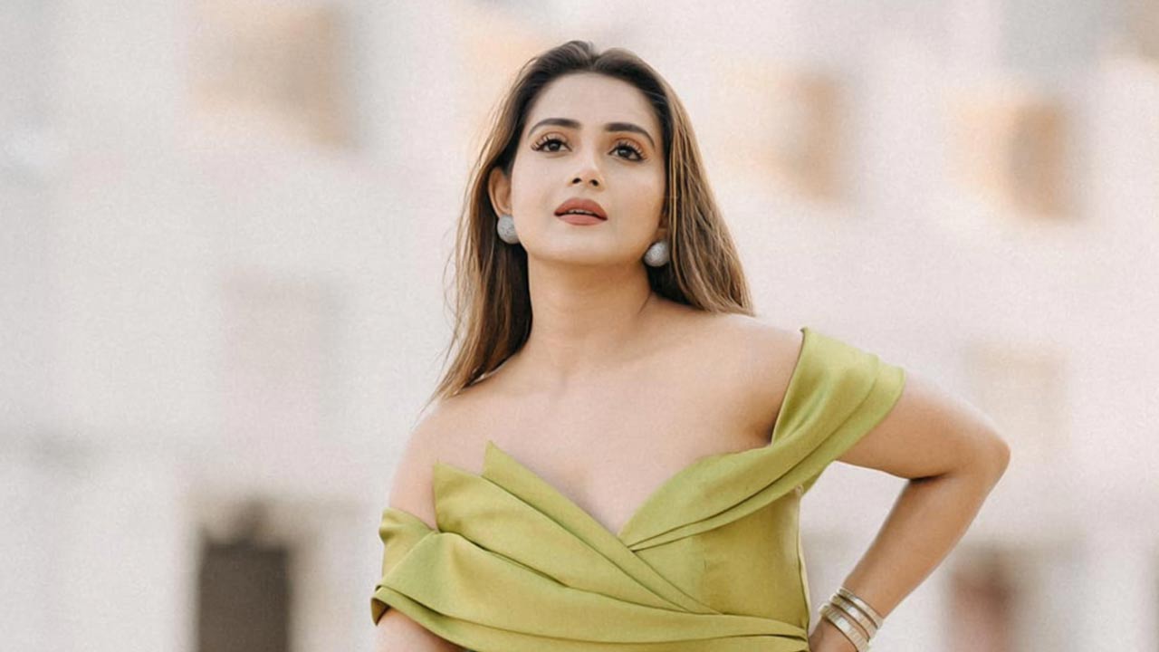 Bangladeshi Actress Tanjin Tisha allegedly harassed co-actress Saima othoi during shoot