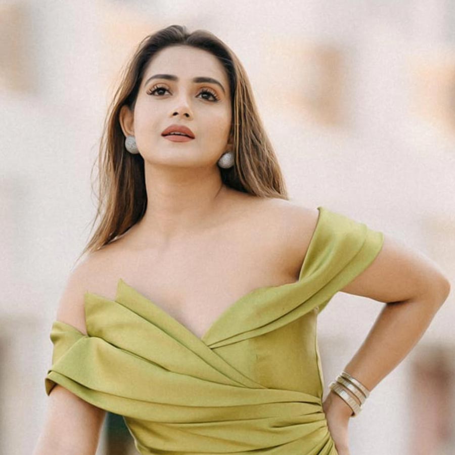 Bangladeshi Actress Tanjin Tisha allegedly harassed co-actress Saima othoi during shoot