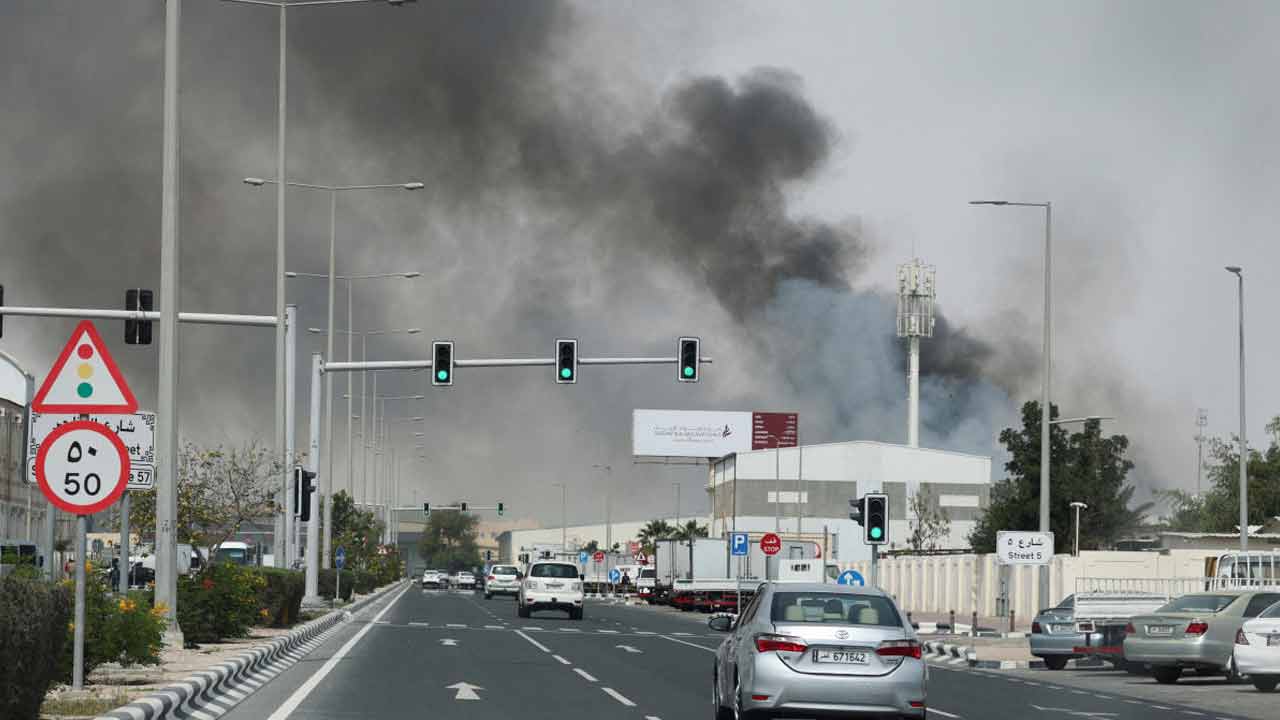তেহরানের বিমানবন্দরে হামলা! নাগরিকদের সরে যেতে বলে শহরের পূর্বেও ক্ষেপণাস্ত্র ছুড়ল ইজ়রায়েল